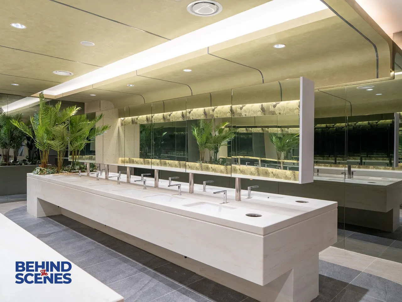 Washroom Facilities — photo 1 of 8