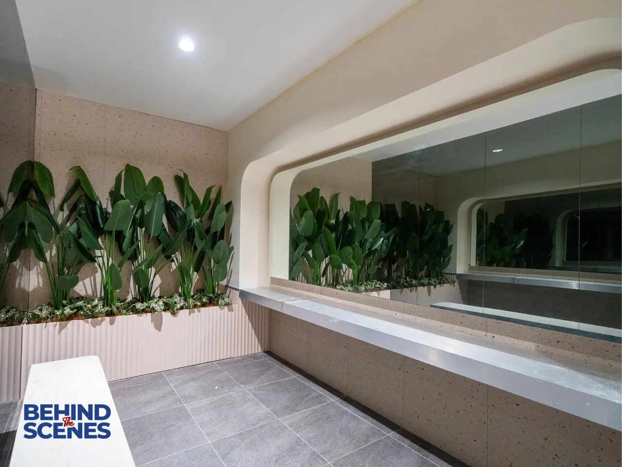 Washroom Facilities — photo 3 of 8