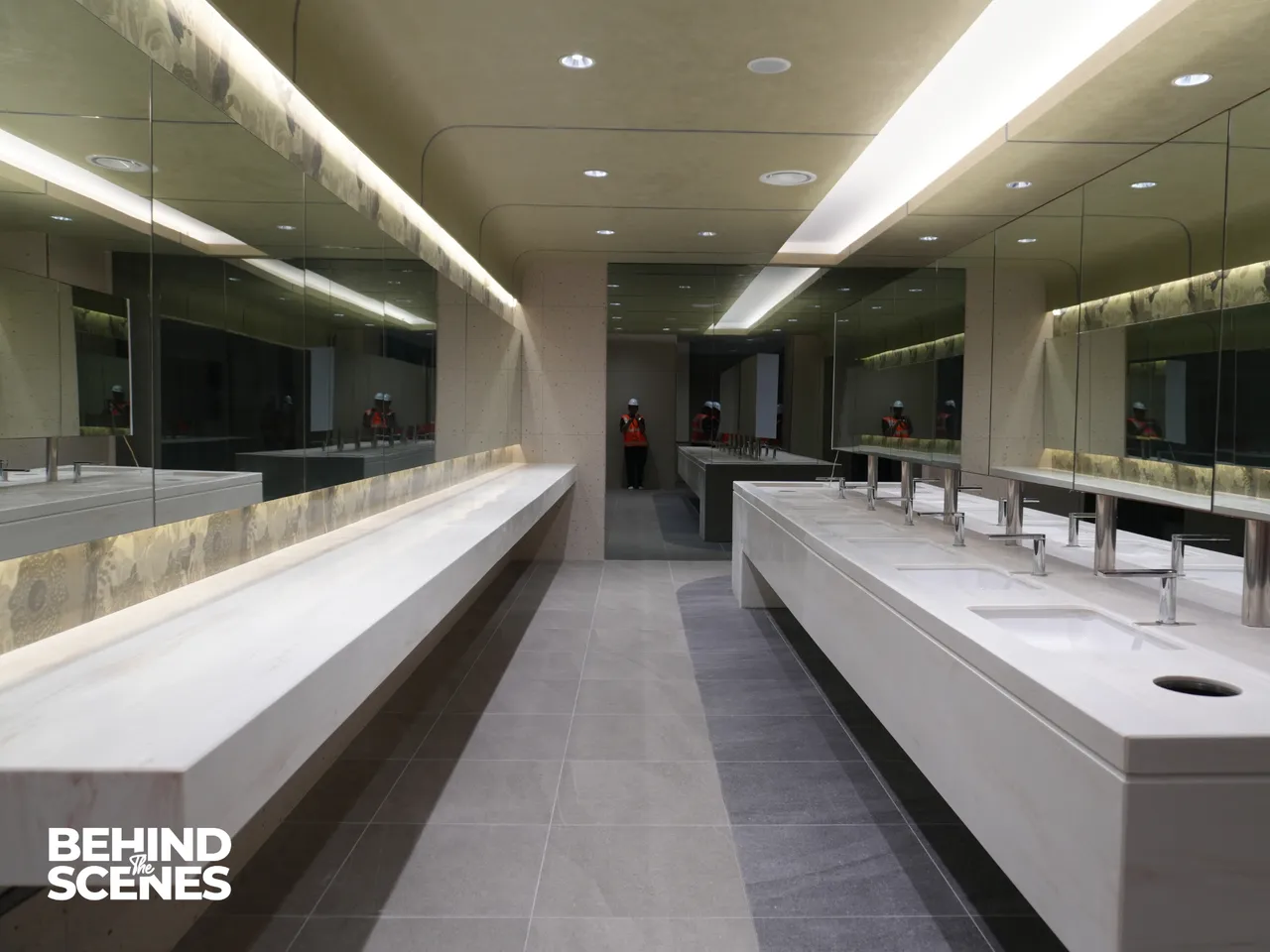 Washroom Facilities — photo 4 of 8