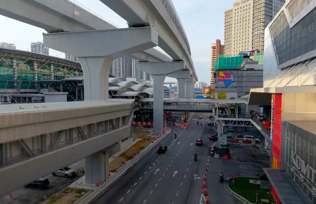 The RTS Link viaduct running through central Johor Bahru above the road, City Square alongside